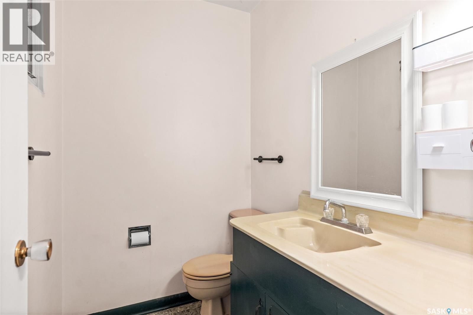 13 Weir Crescent, Saskatoon, SK - Indoor Photo Showing Bathroom