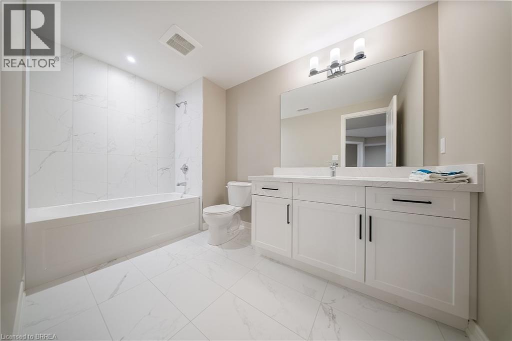 187 Craddock Boulevard, Jarvis, ON - Indoor Photo Showing Bathroom