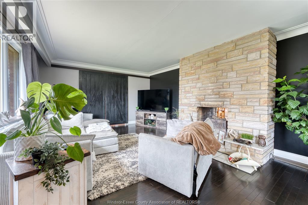 1235 Gesto Sideroad, Colchester North, ON - Indoor Photo Showing Living Room With Fireplace