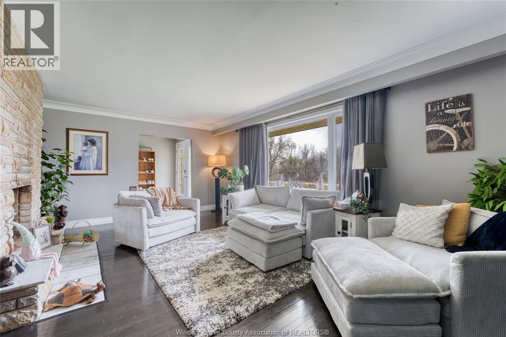 1235 Gesto Sideroad, Colchester North, ON - Indoor Photo Showing Living Room