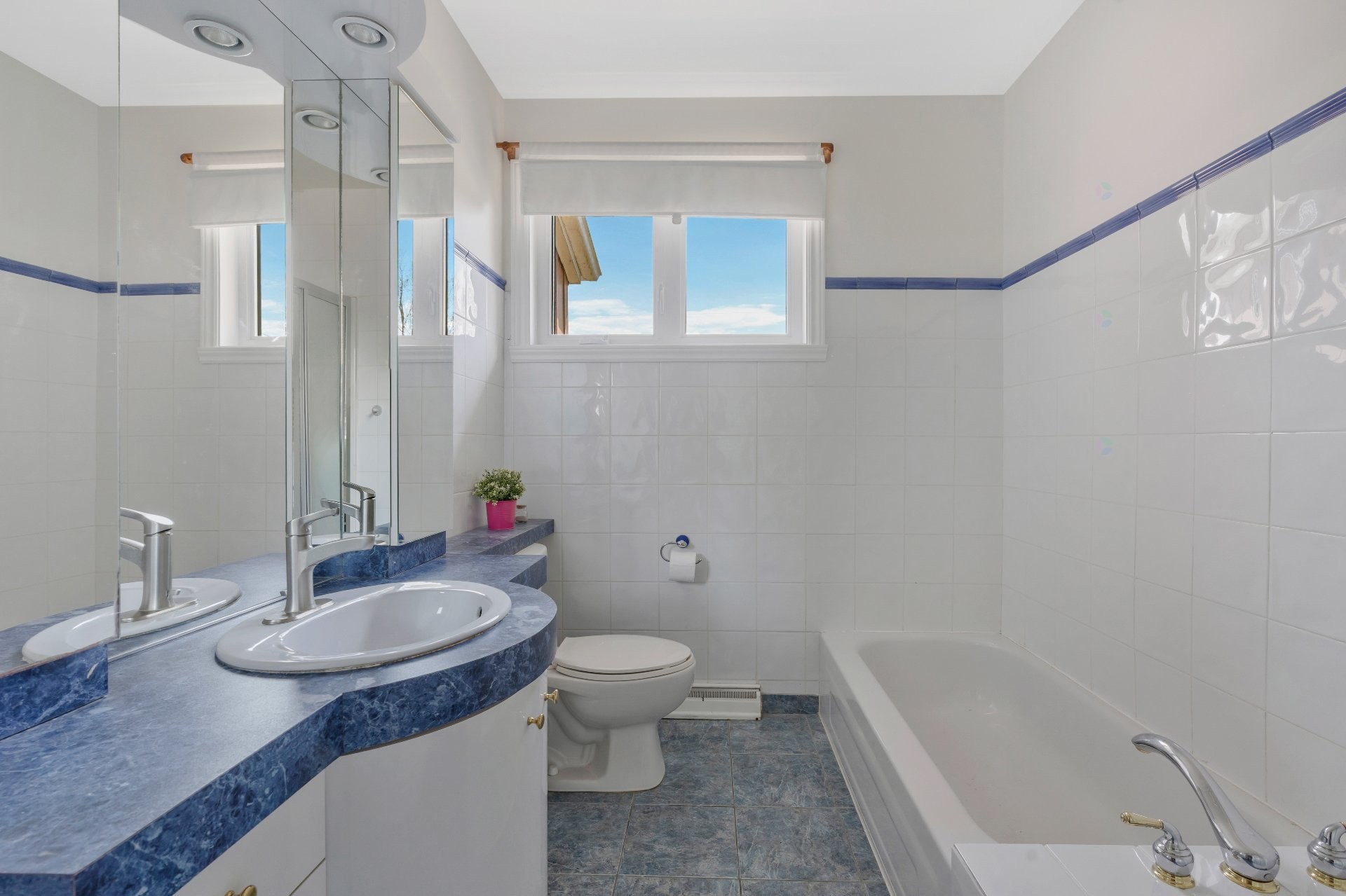 Bathroom - 179 Av. Regatta, Pointe-Claire, QC - Indoor Photo Showing Bathroom