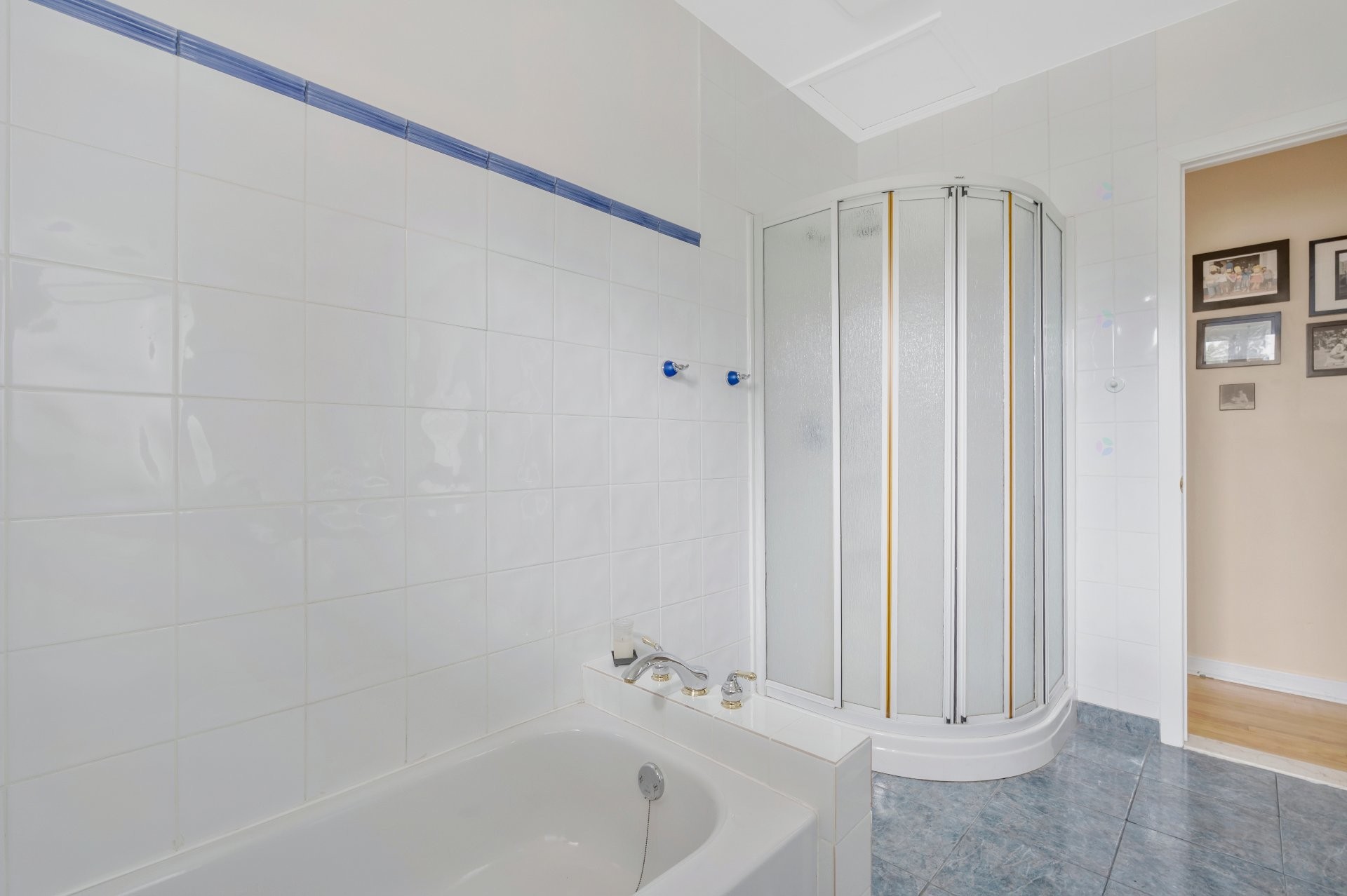 Bathroom - 179 Av. Regatta, Pointe-Claire, QC - Indoor Photo Showing Bathroom