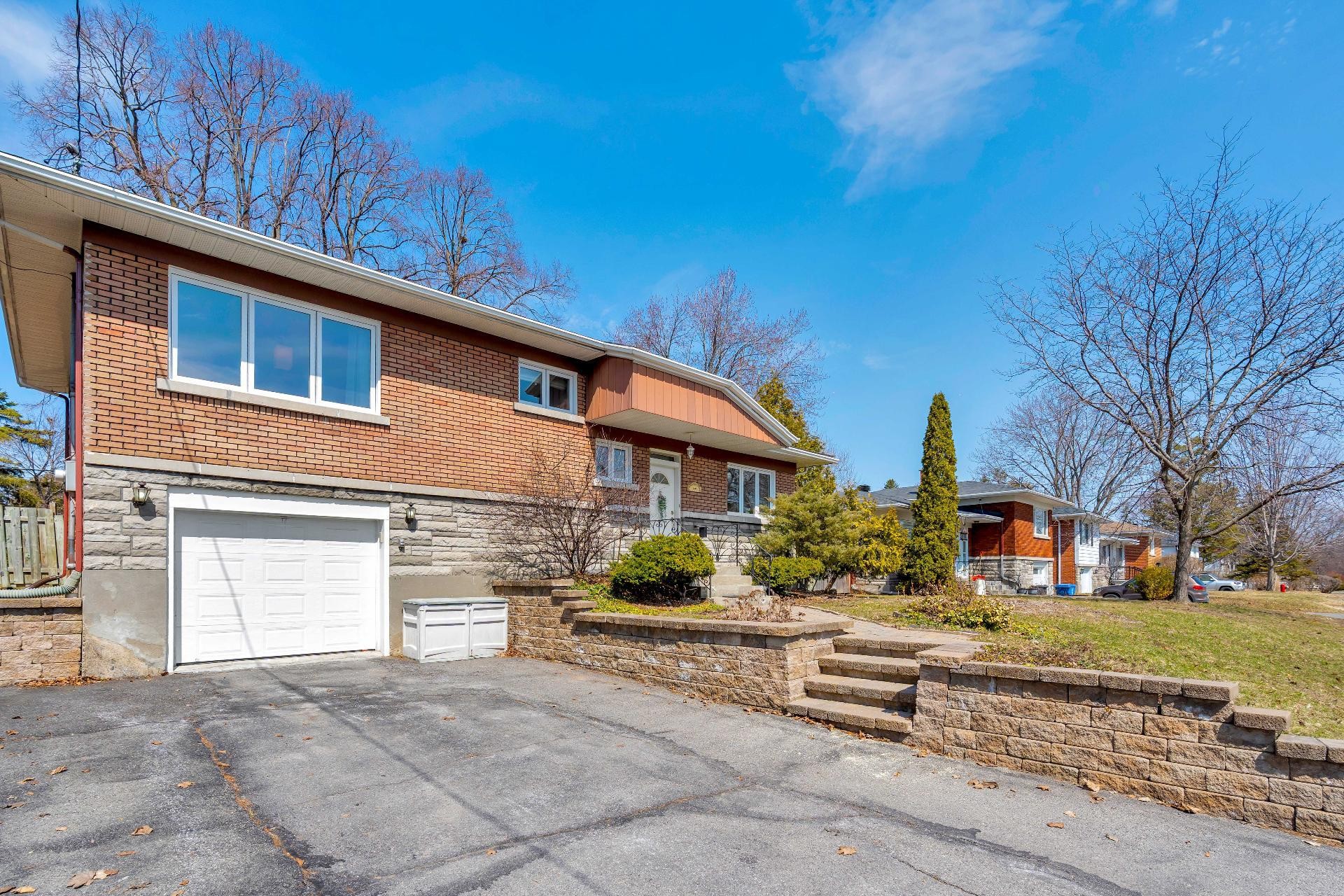 Front of Structure - 179 Av. Regatta, Pointe-Claire, QC - Outdoor