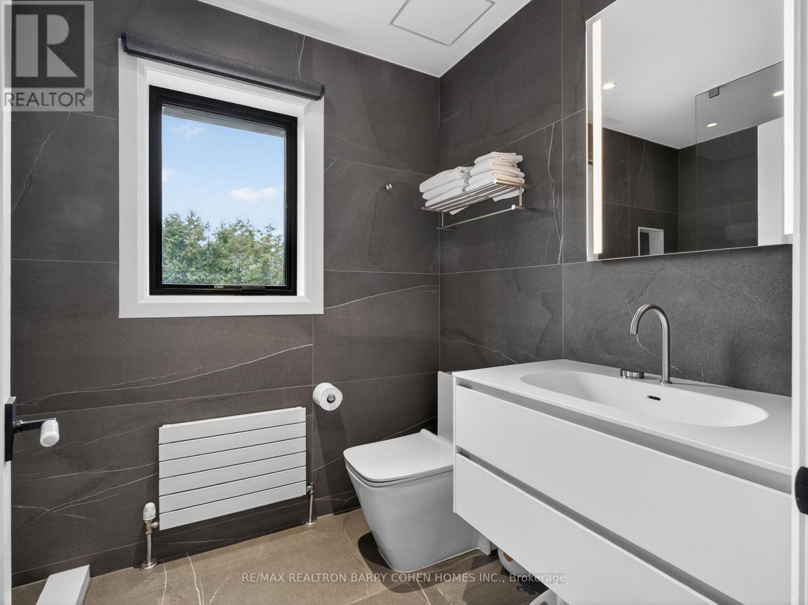 130 Mona Drive, Toronto, ON - Indoor Photo Showing Bathroom