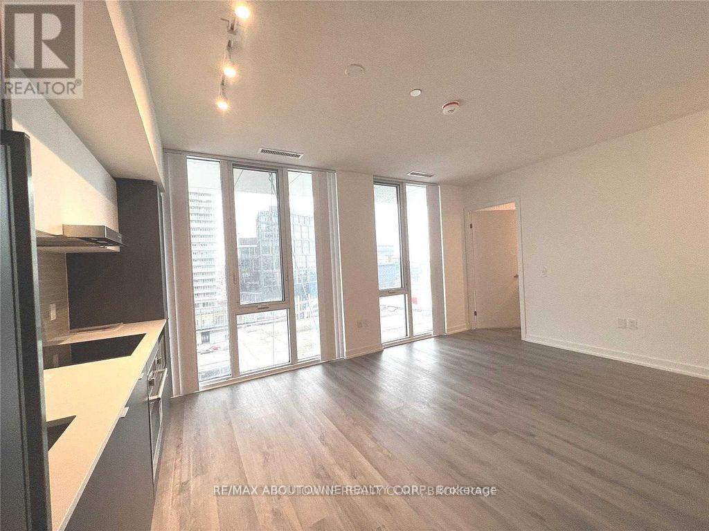 1105 - 138 Downes Street, Toronto, ON - Indoor