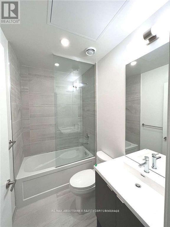 1105 - 138 Downes Street, Toronto, ON - Indoor Photo Showing Bathroom