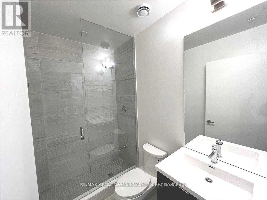 1105 - 138 Downes Street, Toronto, ON - Indoor Photo Showing Bathroom