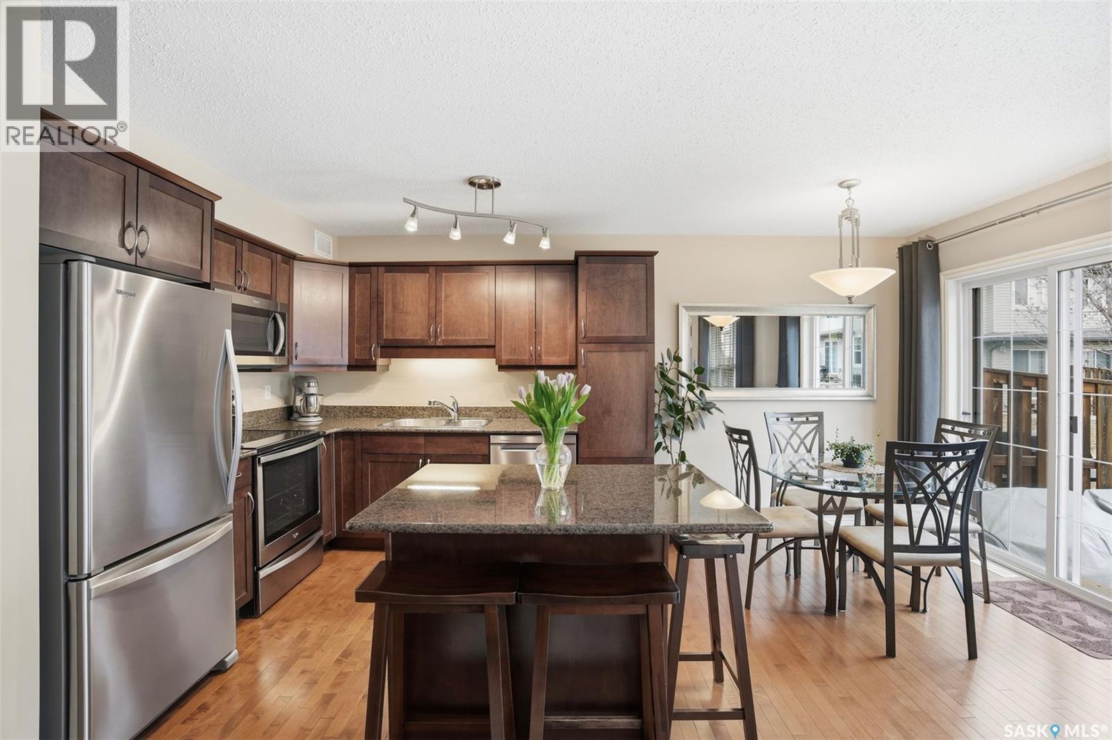 218 105 Lynd Crescent, Saskatoon, SK - Indoor Photo Showing Kitchen With Stainless Steel Kitchen With Upgraded Kitchen