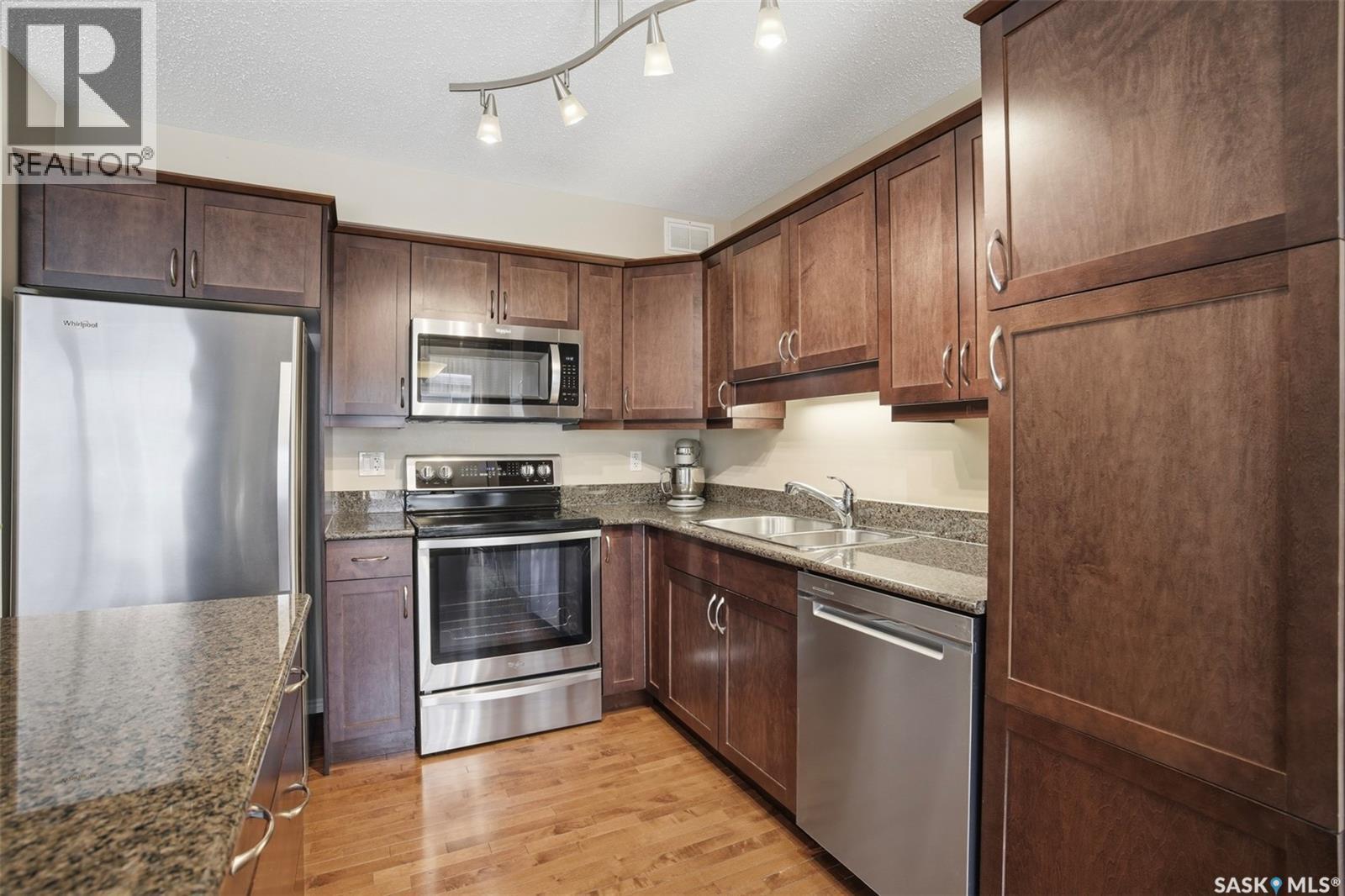 218 105 Lynd Crescent, Saskatoon, SK - Indoor Photo Showing Kitchen With Stainless Steel Kitchen With Double Sink