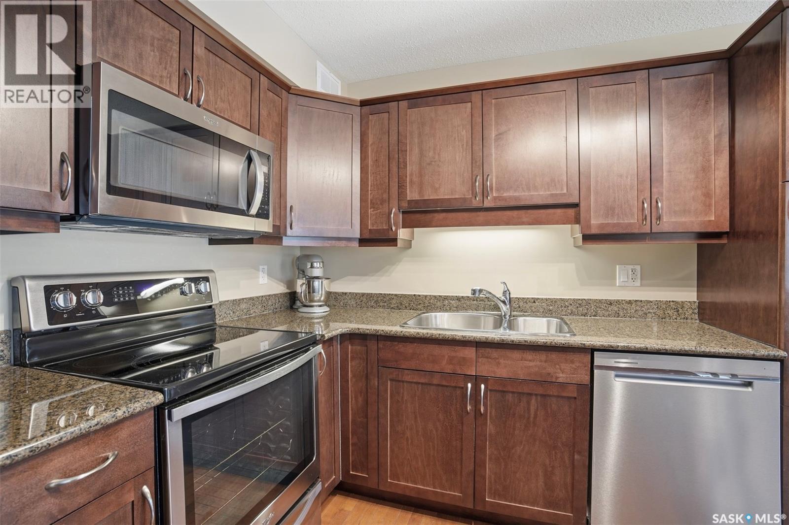 218 105 Lynd Crescent, Saskatoon, SK - Indoor Photo Showing Kitchen With Stainless Steel Kitchen With Double Sink