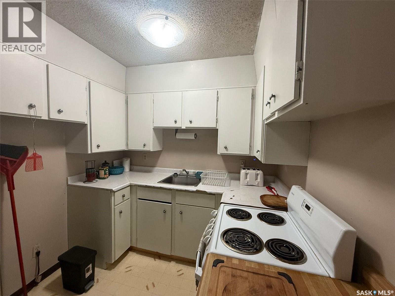 209 15 Barr Street, Regina, SK - Indoor Photo Showing Kitchen