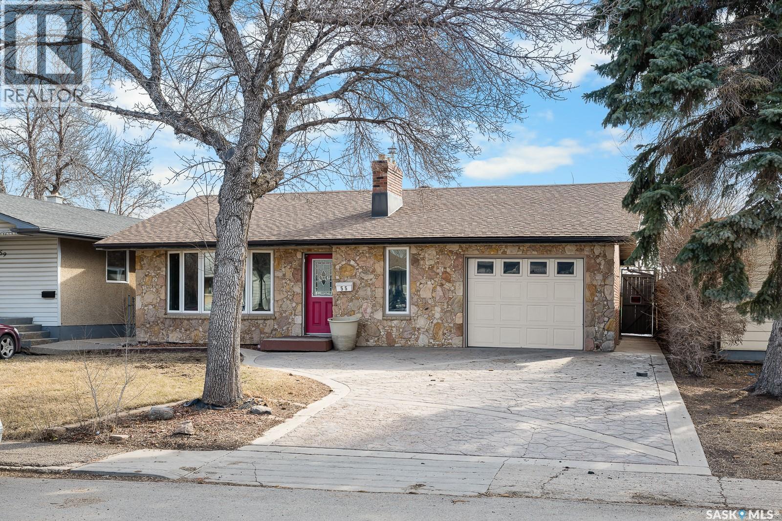 55 Rothwell Crescent, Regina, SK - Outdoor With Facade