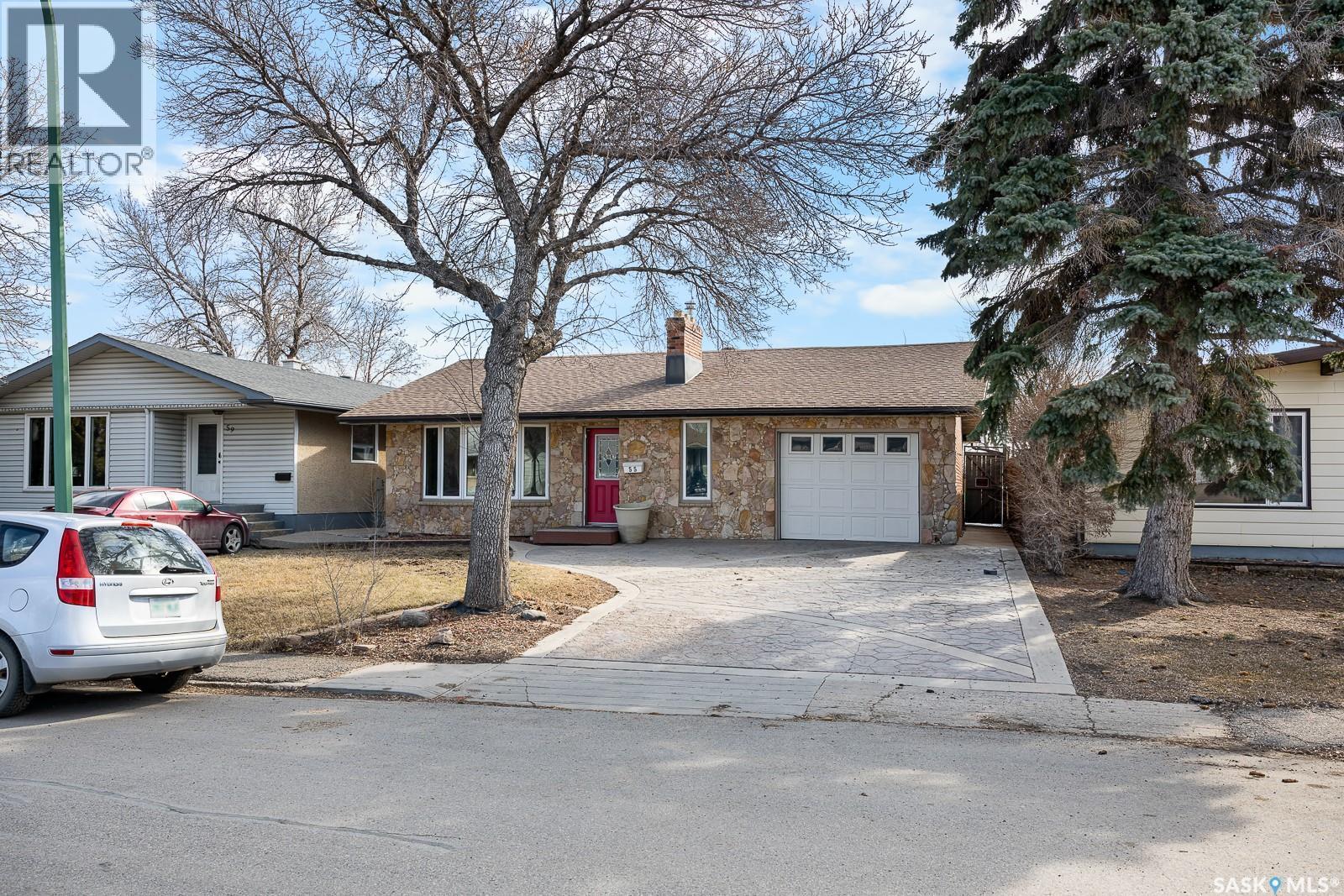 55 Rothwell Crescent, Regina, SK - Outdoor With Facade