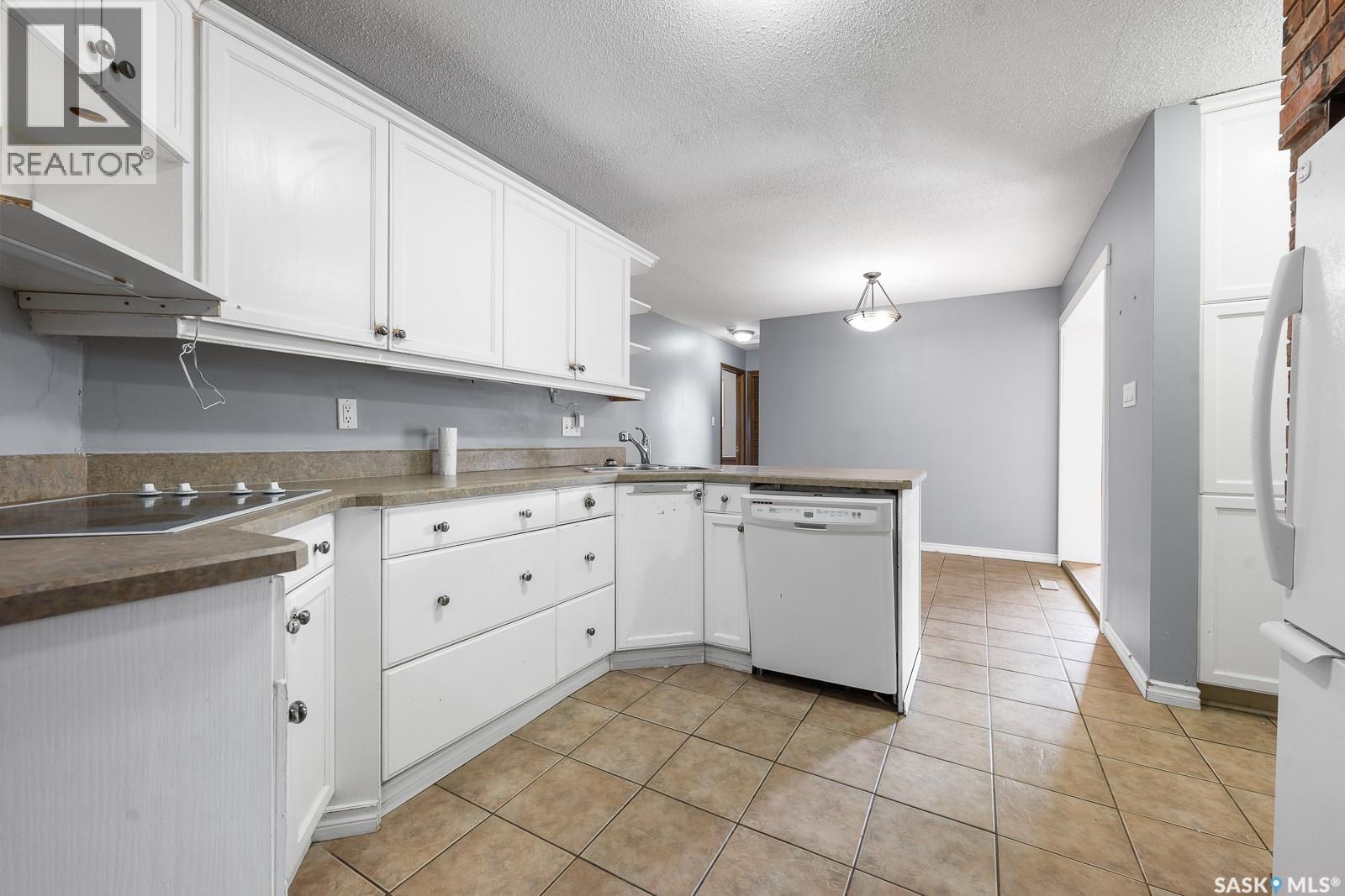 55 Rothwell Crescent, Regina, SK - Indoor Photo Showing Kitchen
