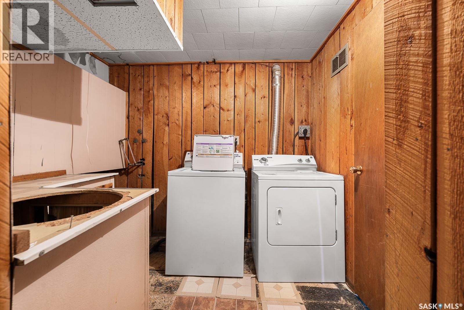 55 Rothwell Crescent, Regina, SK - Indoor Photo Showing Laundry Room