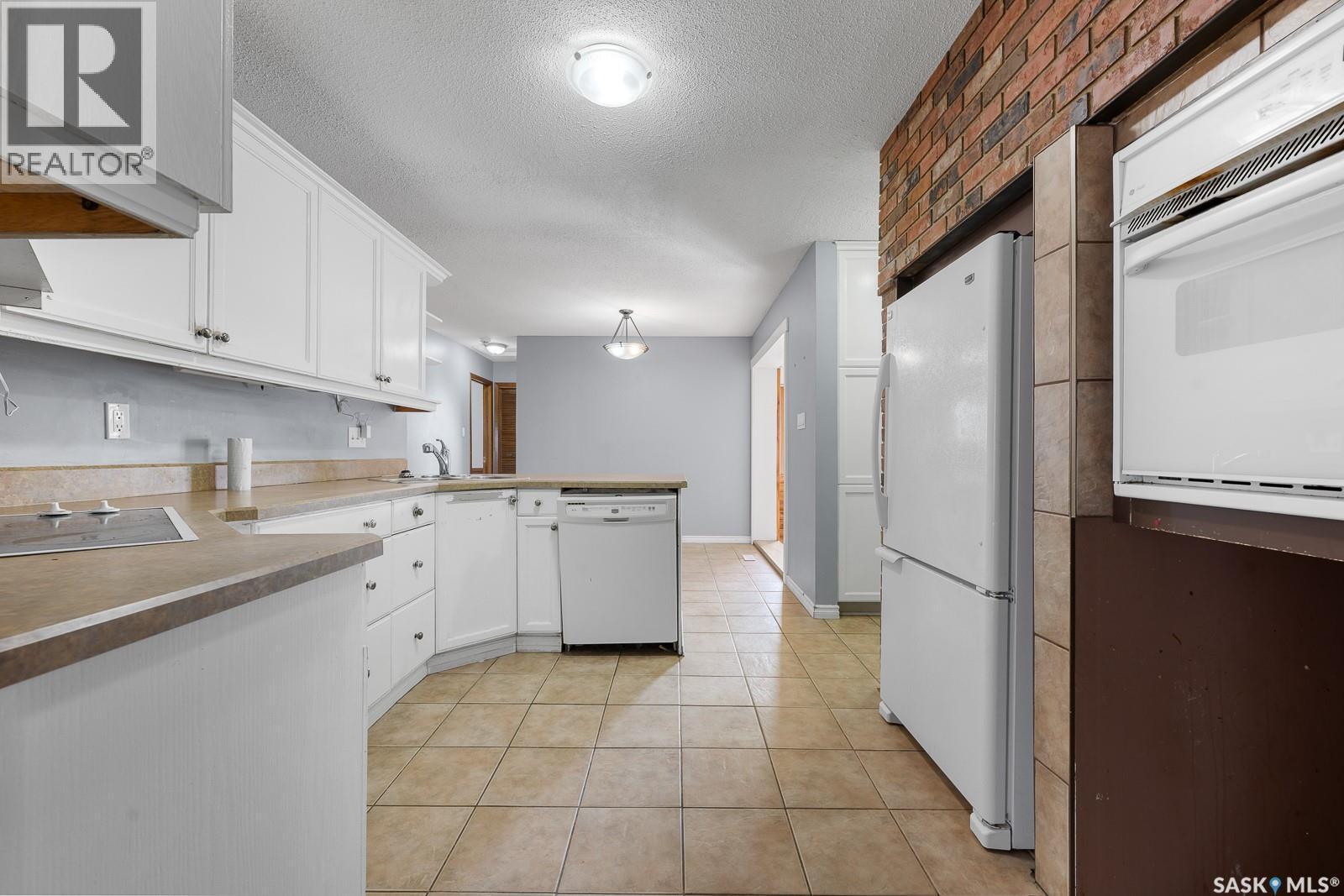 55 Rothwell Crescent, Regina, SK - Indoor Photo Showing Kitchen