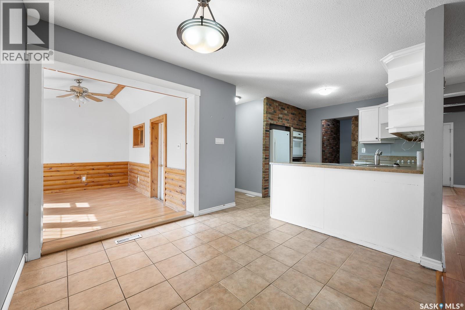 55 Rothwell Crescent, Regina, SK - Indoor Photo Showing Kitchen