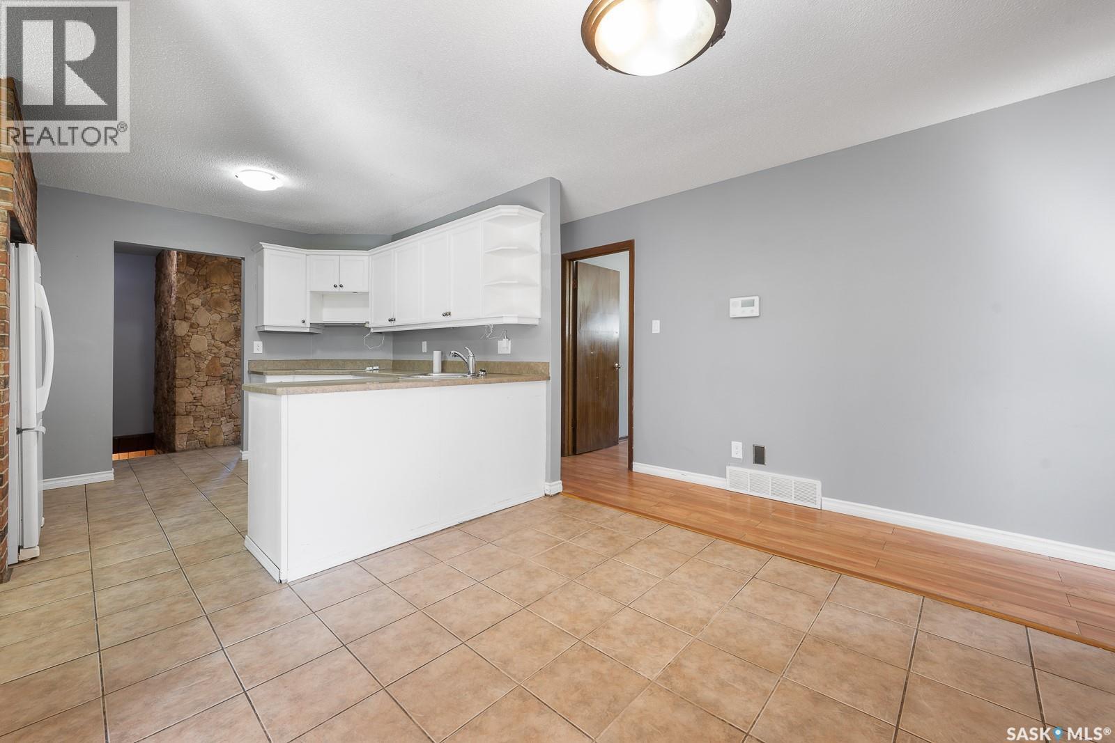 55 Rothwell Crescent, Regina, SK - Indoor Photo Showing Kitchen