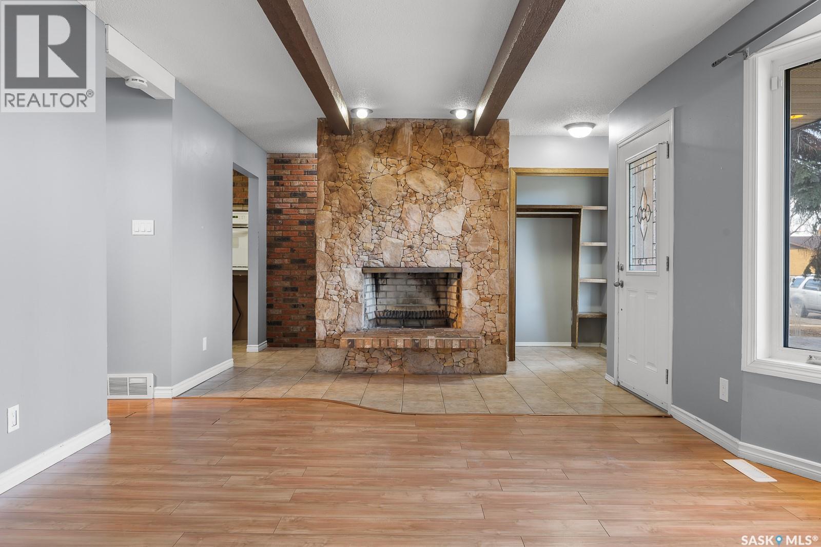 55 Rothwell Crescent, Regina, SK - Indoor Photo Showing Living Room With Fireplace
