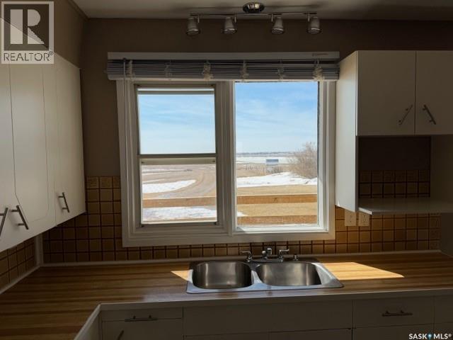 Mckenzie Acreage, Morris Rm No. 312, SK - Indoor Photo Showing Kitchen With Double Sink