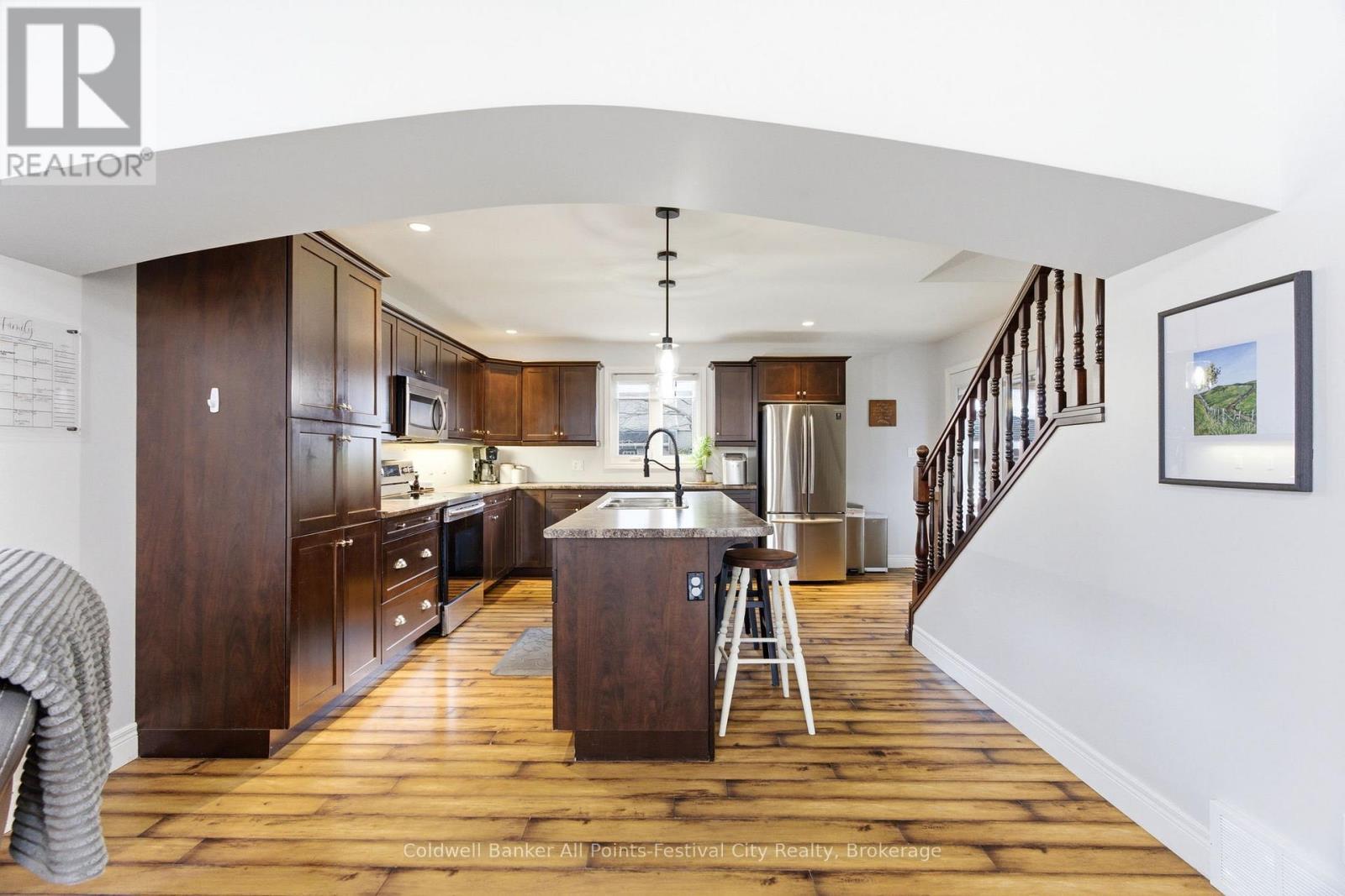 91 Park Street, Goderich (Goderich (Town)), ON - Indoor Photo Showing Kitchen With Upgraded Kitchen