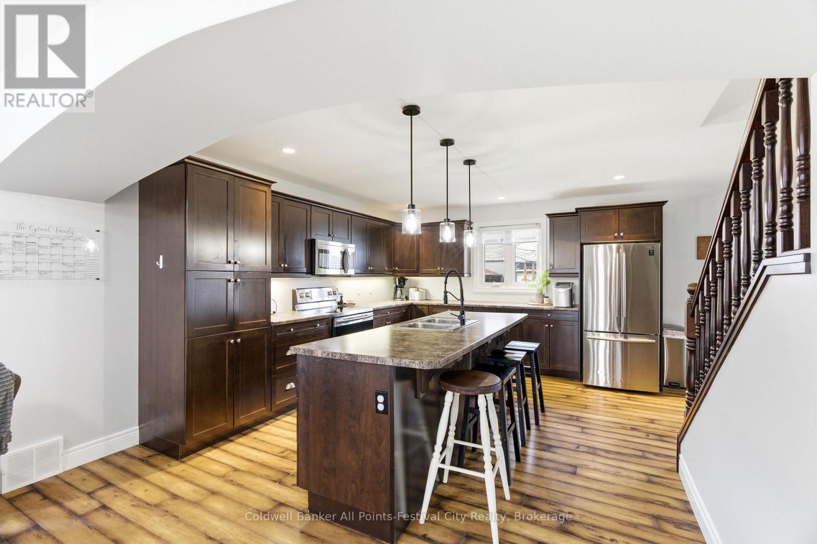 91 Park Street, Goderich (Goderich (Town)), ON - Indoor Photo Showing Kitchen With Upgraded Kitchen