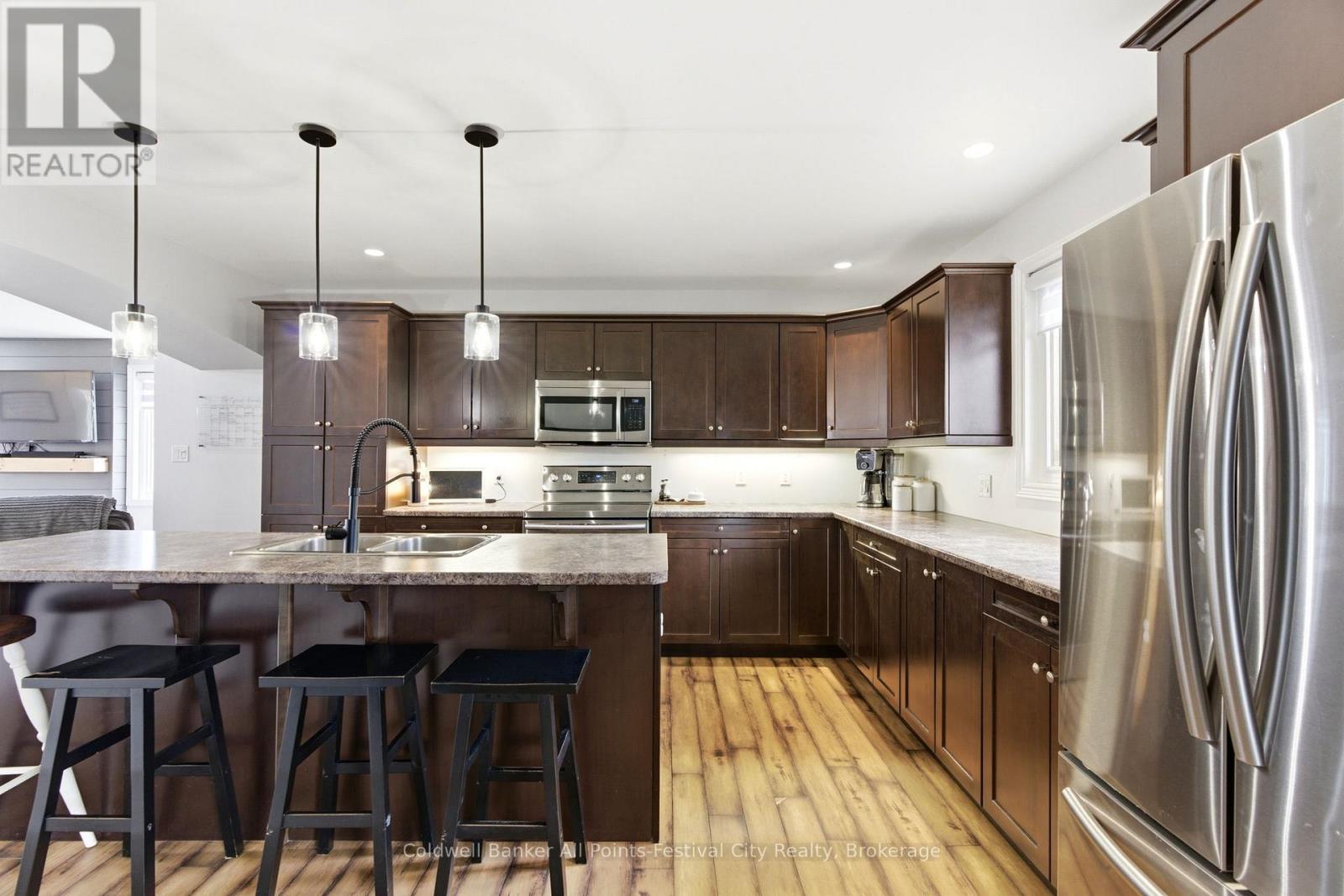 91 Park Street, Goderich (Goderich (Town)), ON - Indoor Photo Showing Kitchen With Upgraded Kitchen