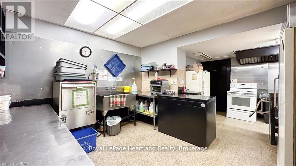 3064 Patrick Street, Howick, ON