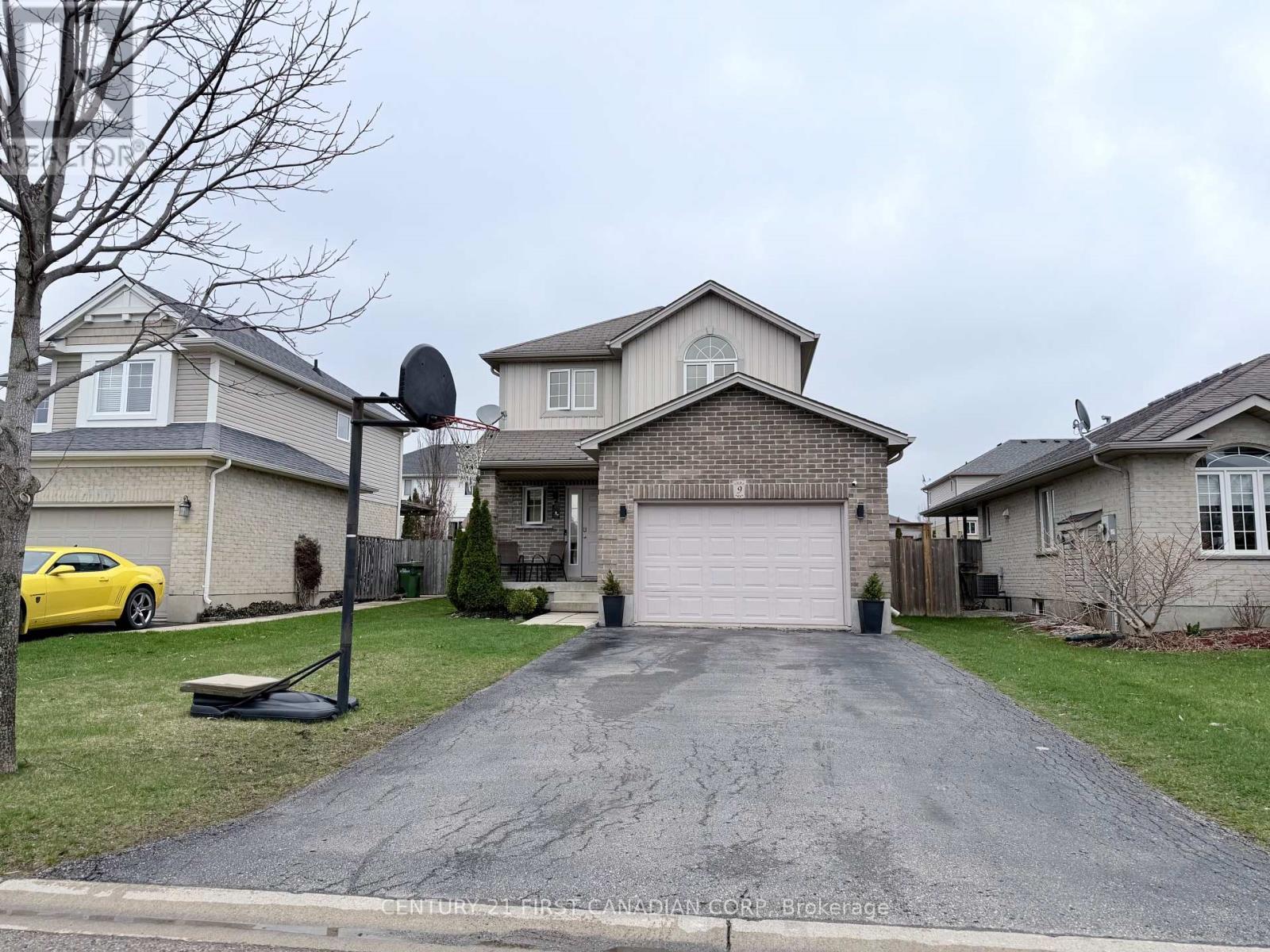 9 Barrett Crescent, St. Thomas, ON - Outdoor With Facade