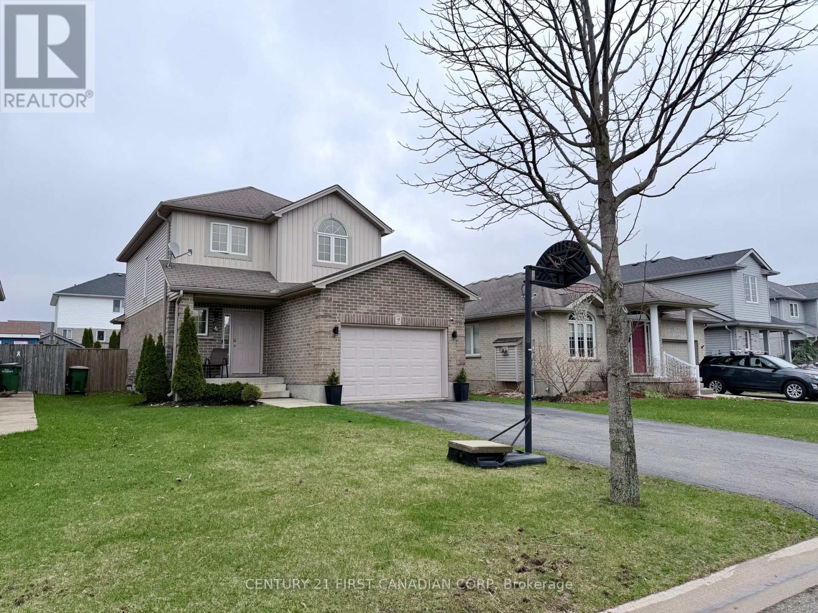 9 Barrett Crescent, St. Thomas, ON - Outdoor With Facade