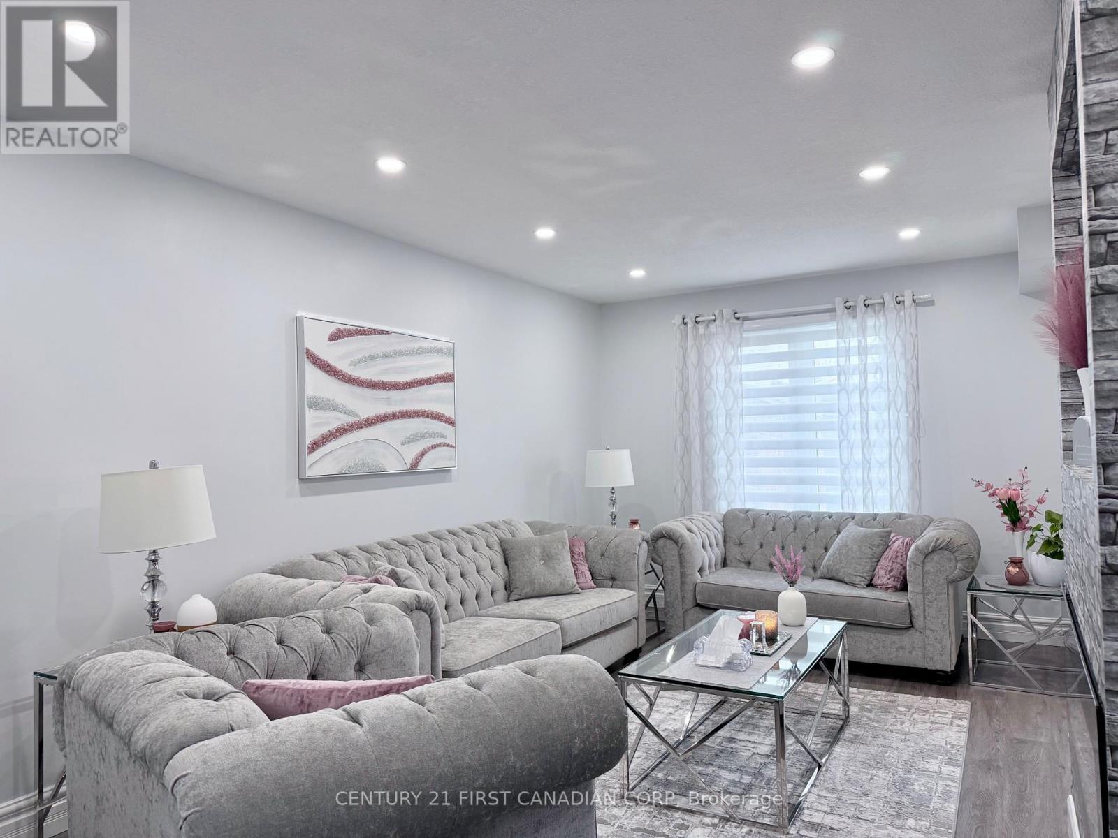 9 Barrett Crescent, St. Thomas, ON - Indoor Photo Showing Living Room