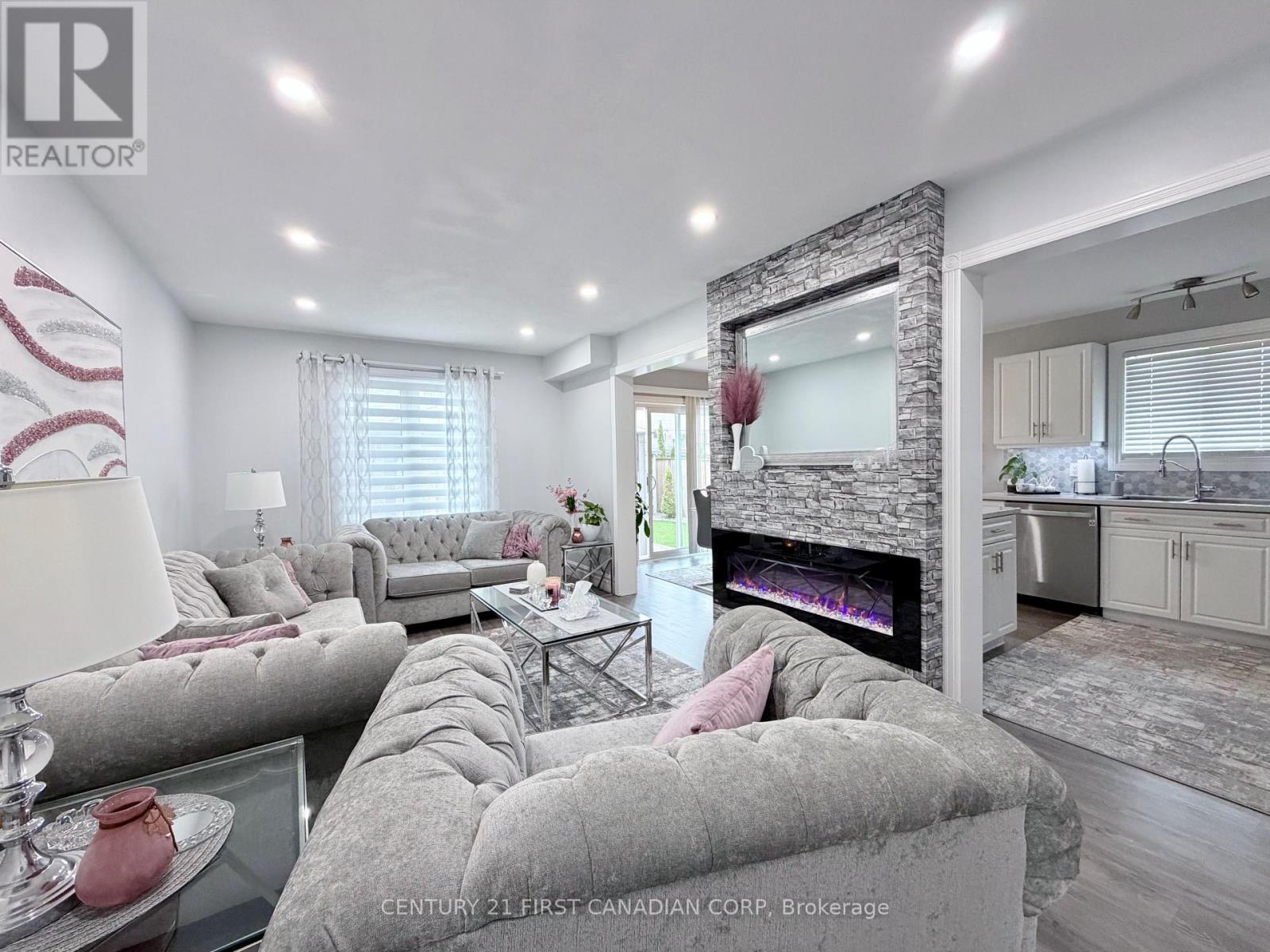 9 Barrett Crescent, St. Thomas, ON - Indoor Photo Showing Living Room