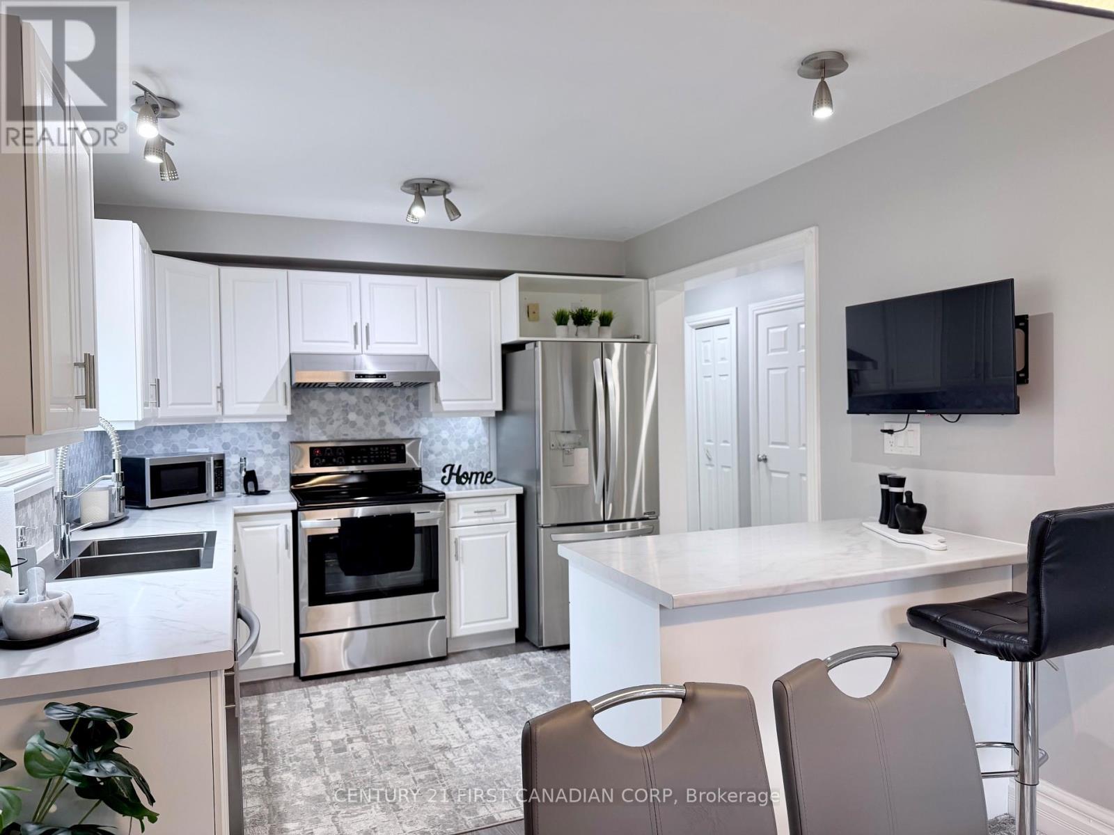 9 Barrett Crescent, St. Thomas, ON - Indoor Photo Showing Kitchen