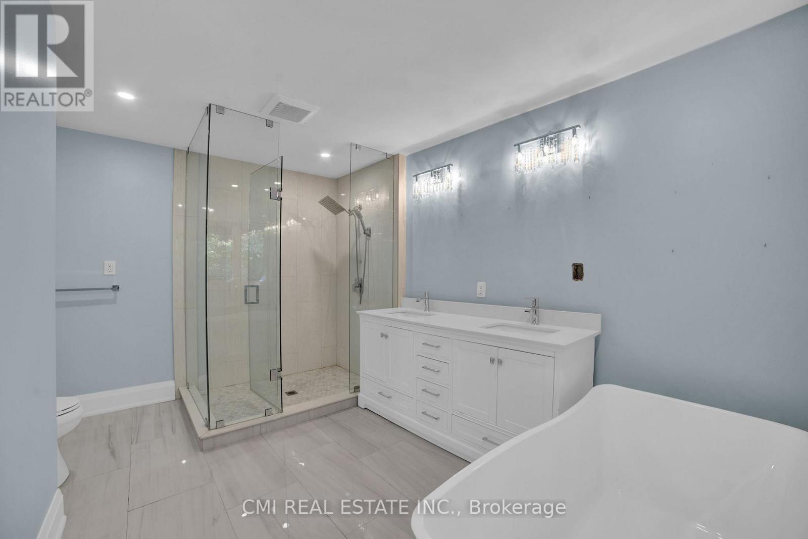2171 Jardine Crescent, Burlington, ON - Indoor Photo Showing Bathroom