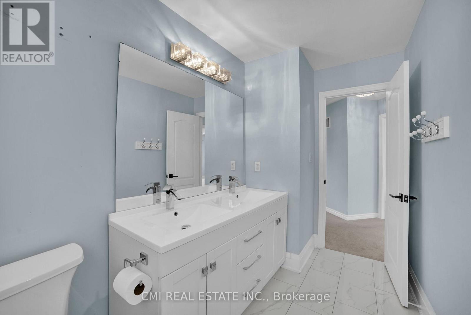 2171 Jardine Crescent, Burlington, ON - Indoor Photo Showing Bathroom
