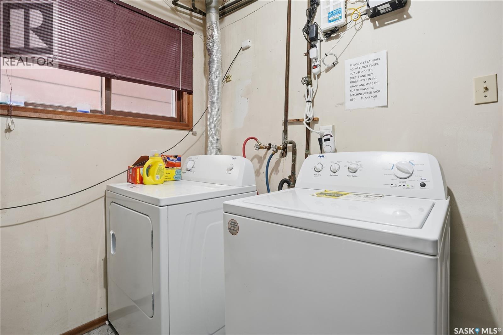 2123 Reynolds Street, Regina, SK - Indoor Photo Showing Laundry Room
