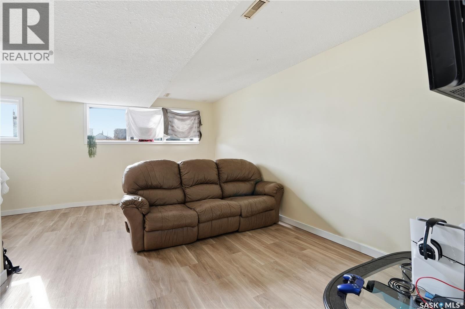 2123 Reynolds Street, Regina, SK - Indoor