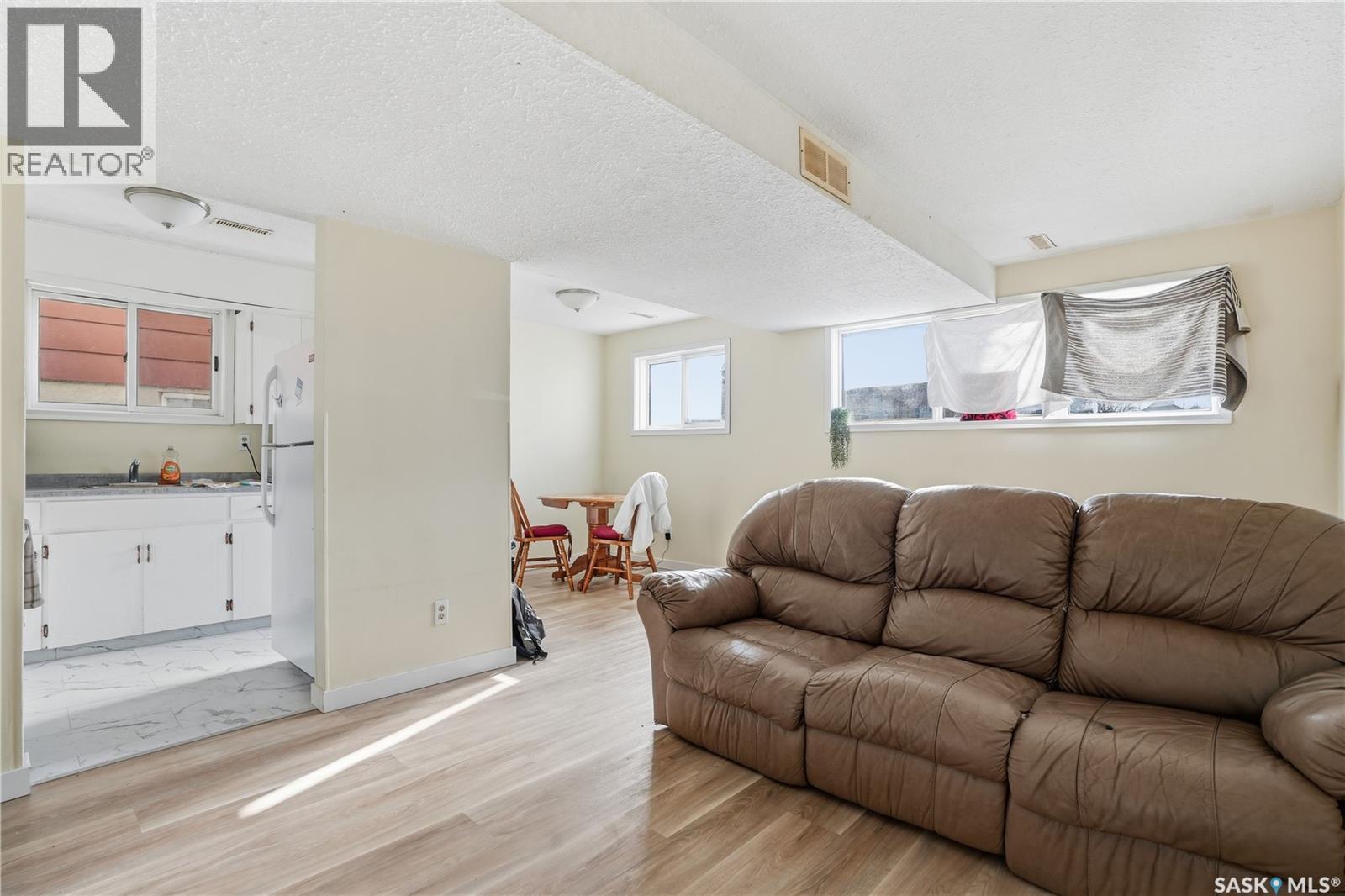 2123 Reynolds Street, Regina, SK - Indoor Photo Showing Living Room