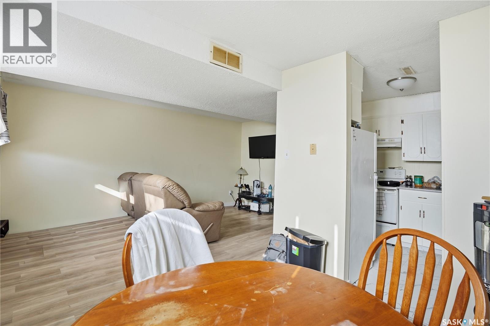 2123 Reynolds Street, Regina, SK - Indoor Photo Showing Dining Room