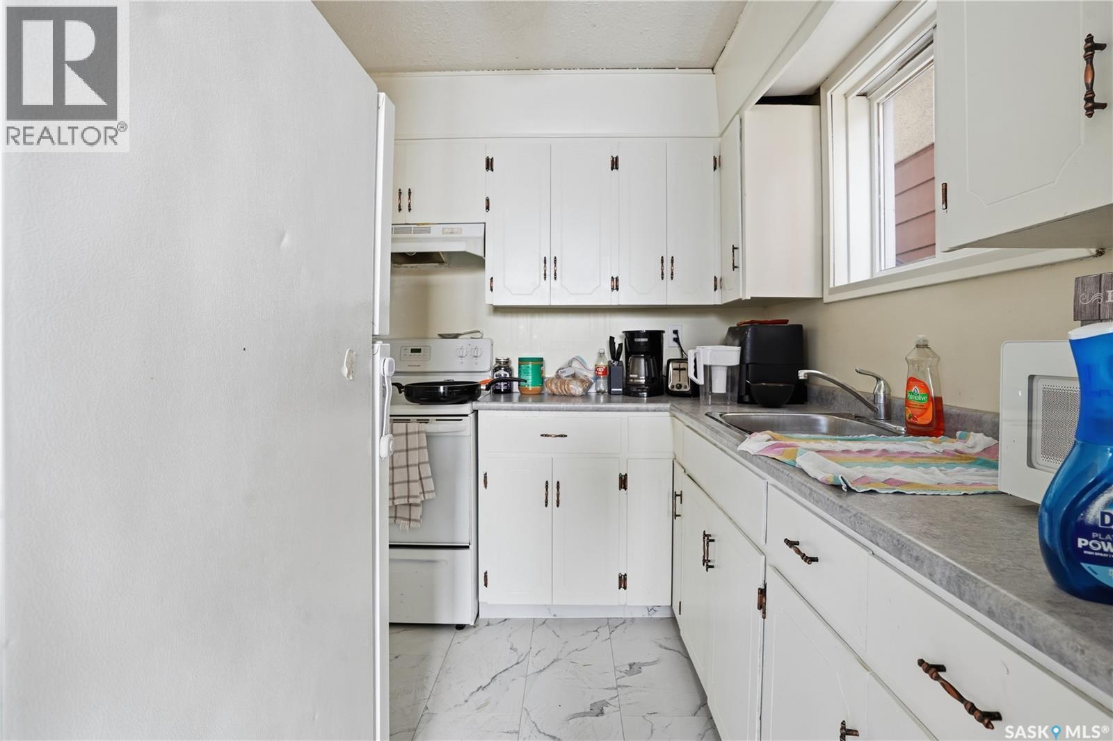 2123 Reynolds Street, Regina, SK - Indoor Photo Showing Kitchen