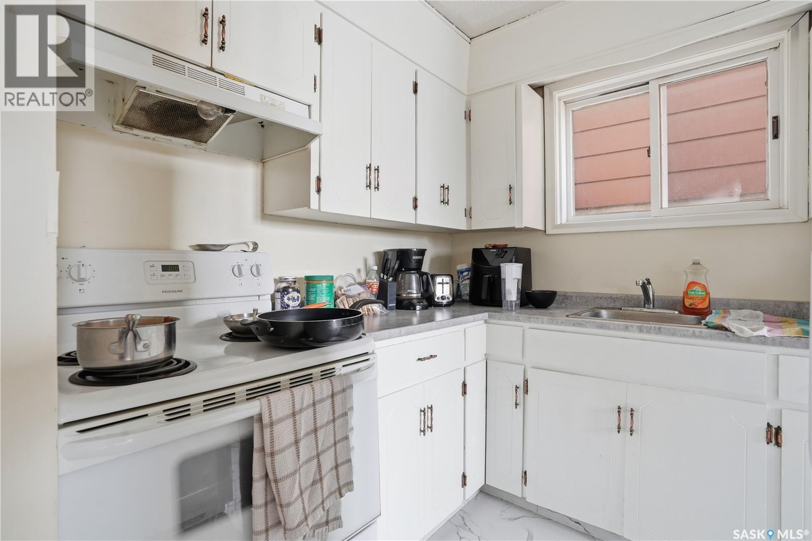2123 Reynolds Street, Regina, SK - Indoor Photo Showing Kitchen
