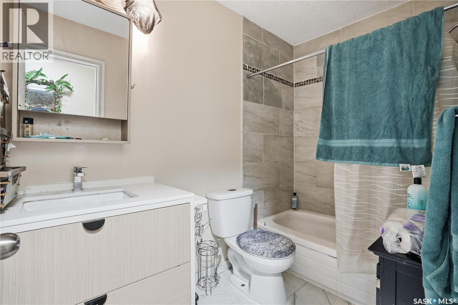 2123 Reynolds Street, Regina, SK - Indoor Photo Showing Bathroom
