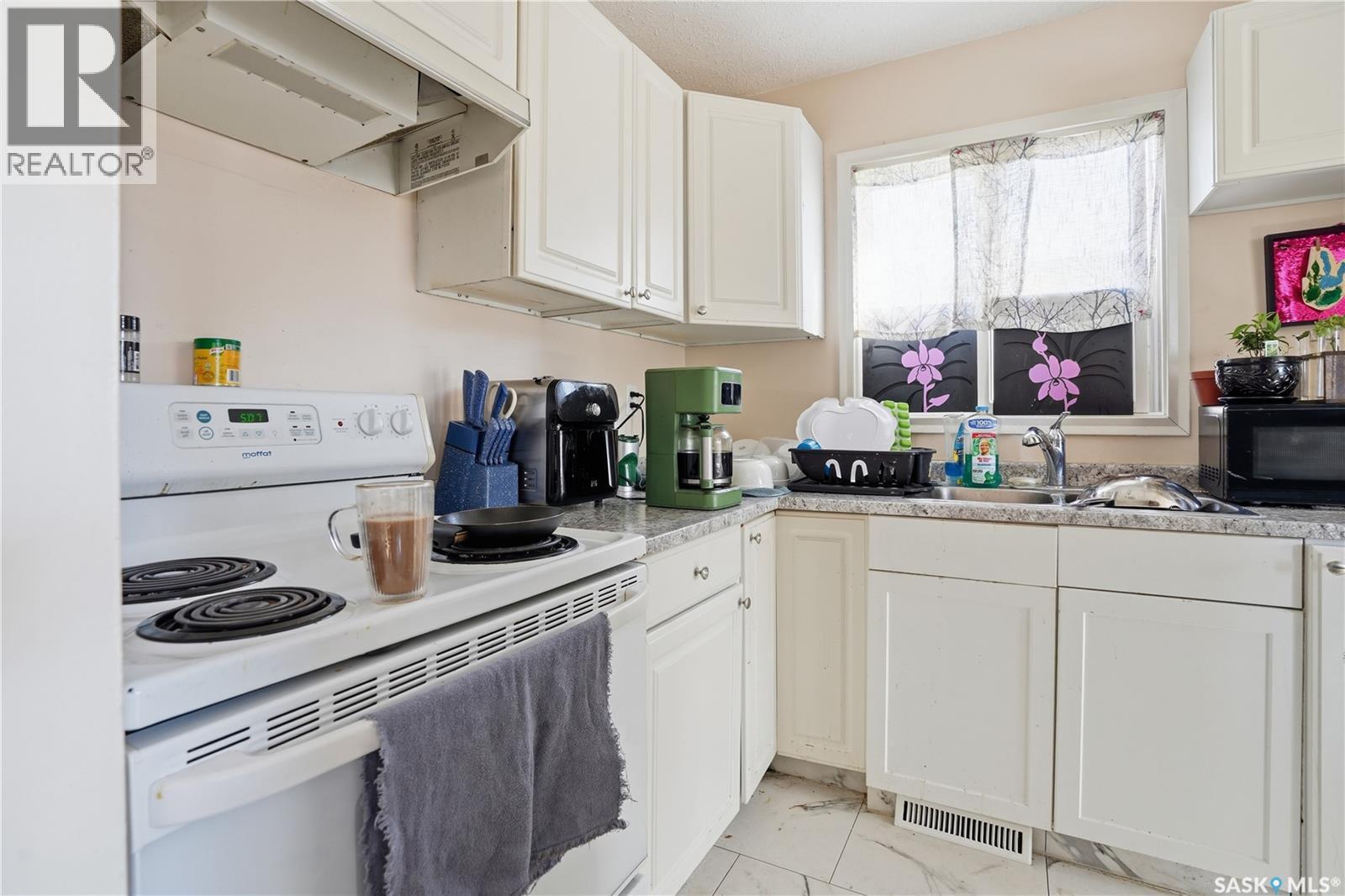 2123 Reynolds Street, Regina, SK - Indoor Photo Showing Kitchen