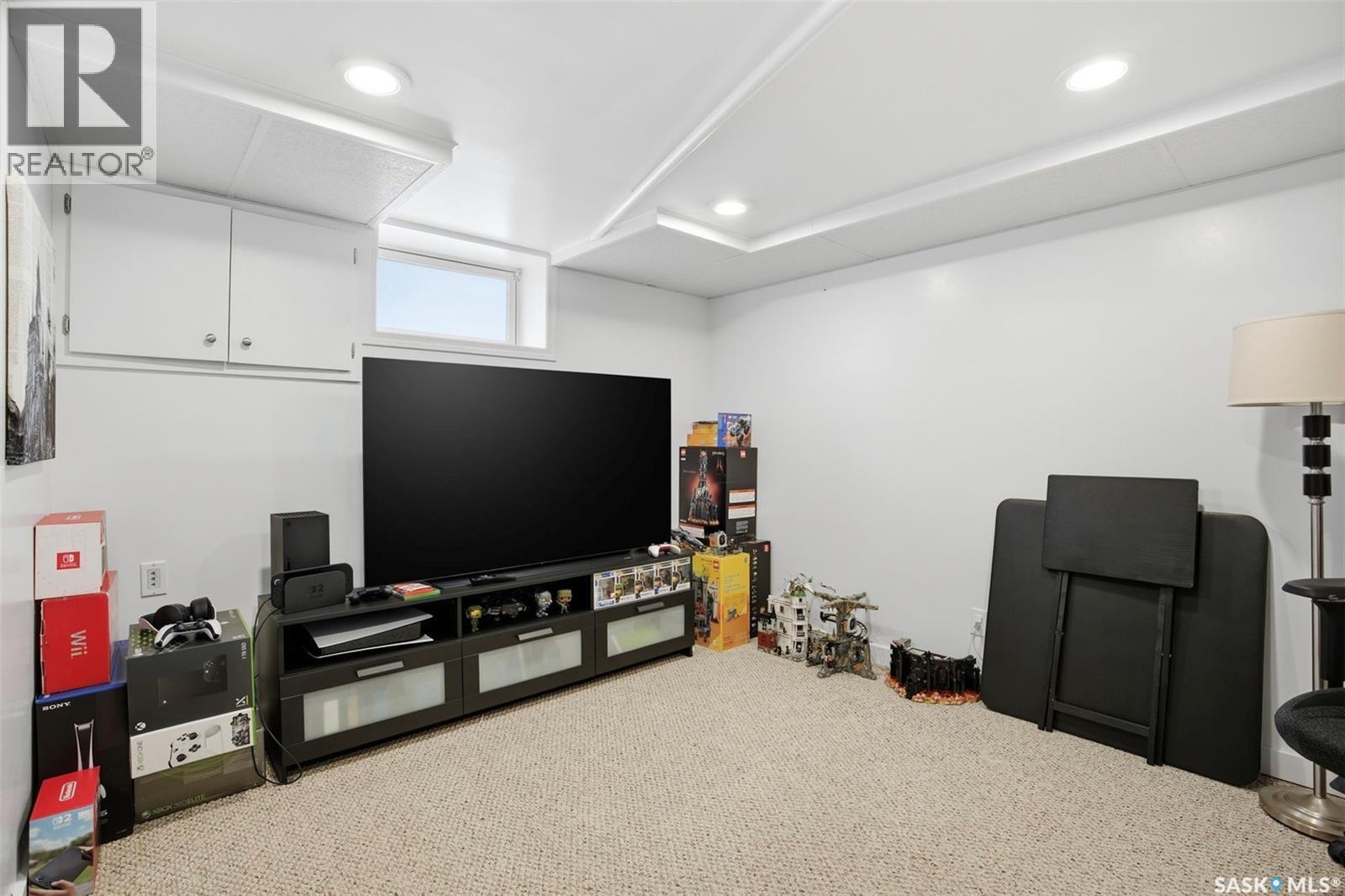 903 6Th Avenue N, Saskatoon, SK - Indoor