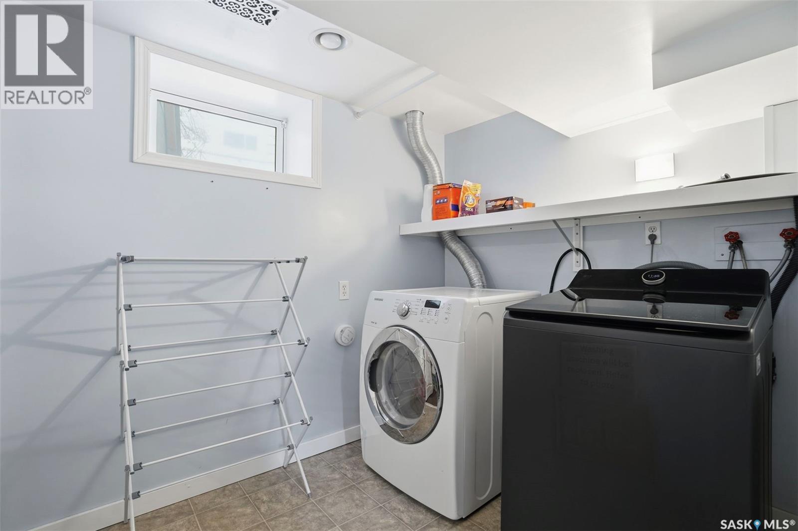 903 6Th Avenue N, Saskatoon, SK - Indoor Photo Showing Laundry Room