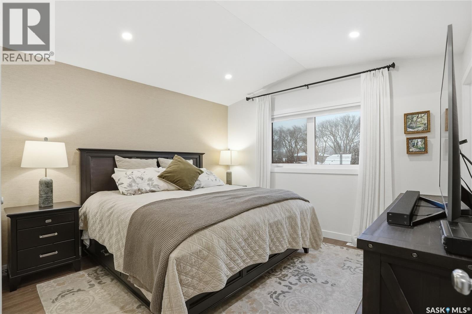 512 7Th Street E, Saskatoon, SK - Indoor Photo Showing Bedroom