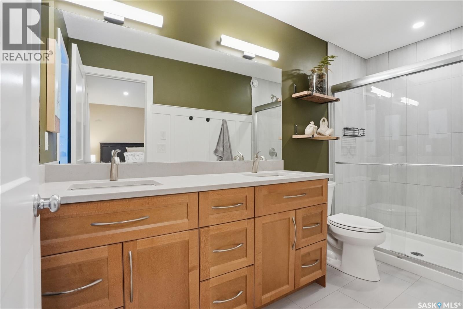 512 7Th Street E, Saskatoon, SK - Indoor Photo Showing Bathroom