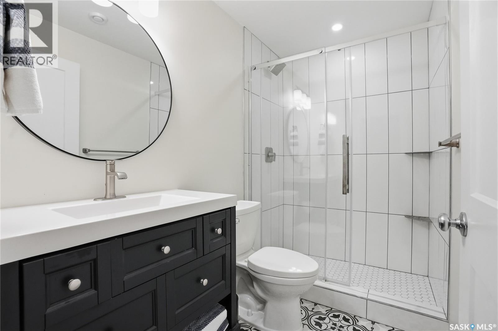 512 7Th Street E, Saskatoon, SK - Indoor Photo Showing Bathroom