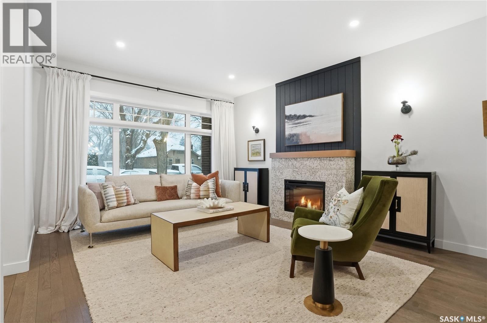 512 7Th Street E, Saskatoon, SK - Indoor Photo Showing Living Room With Fireplace