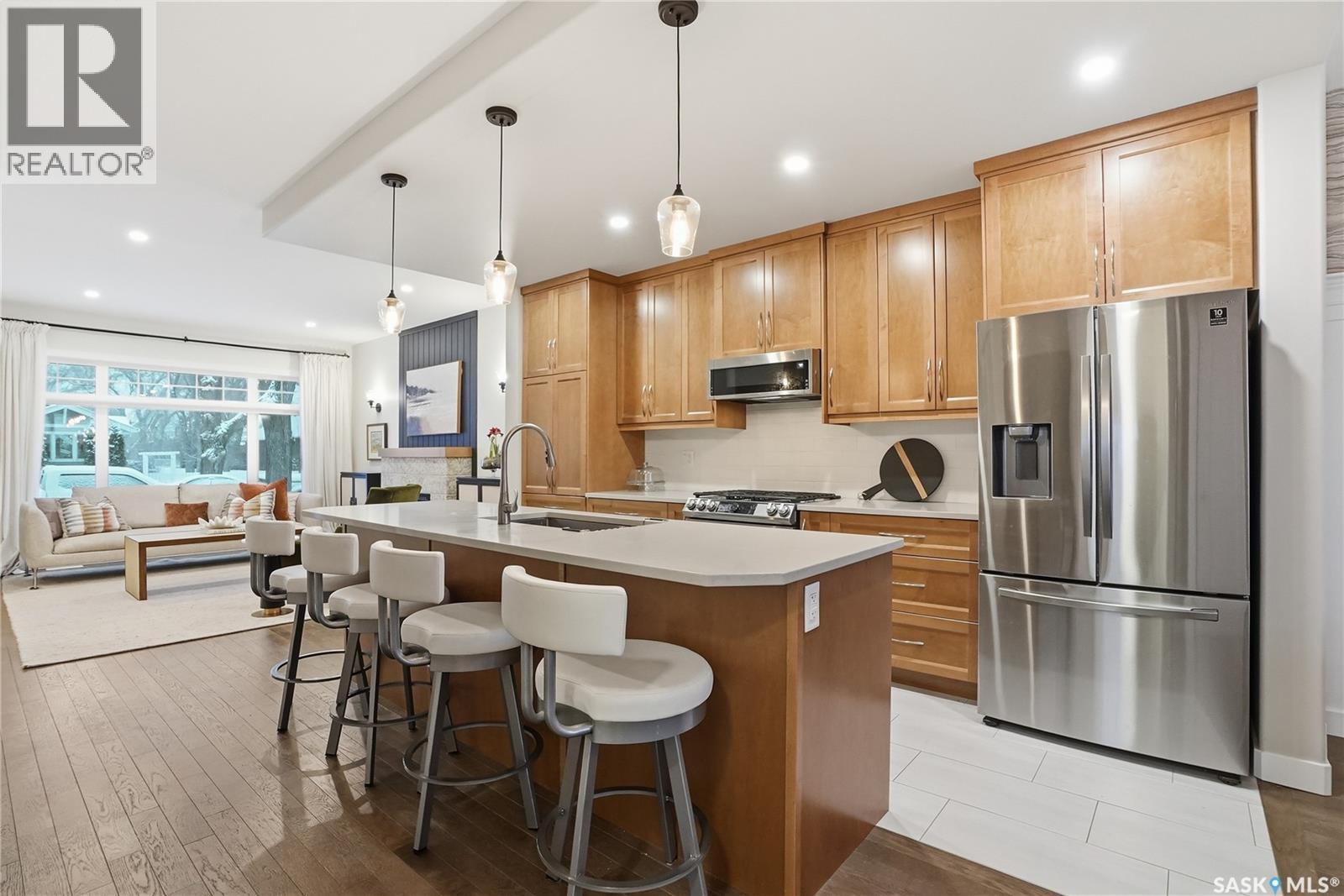 512 7Th Street E, Saskatoon, SK - Indoor Photo Showing Kitchen With Upgraded Kitchen